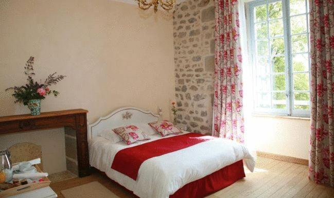 Domaine Saint-Roch Hotel Spa Salzuit Room photo